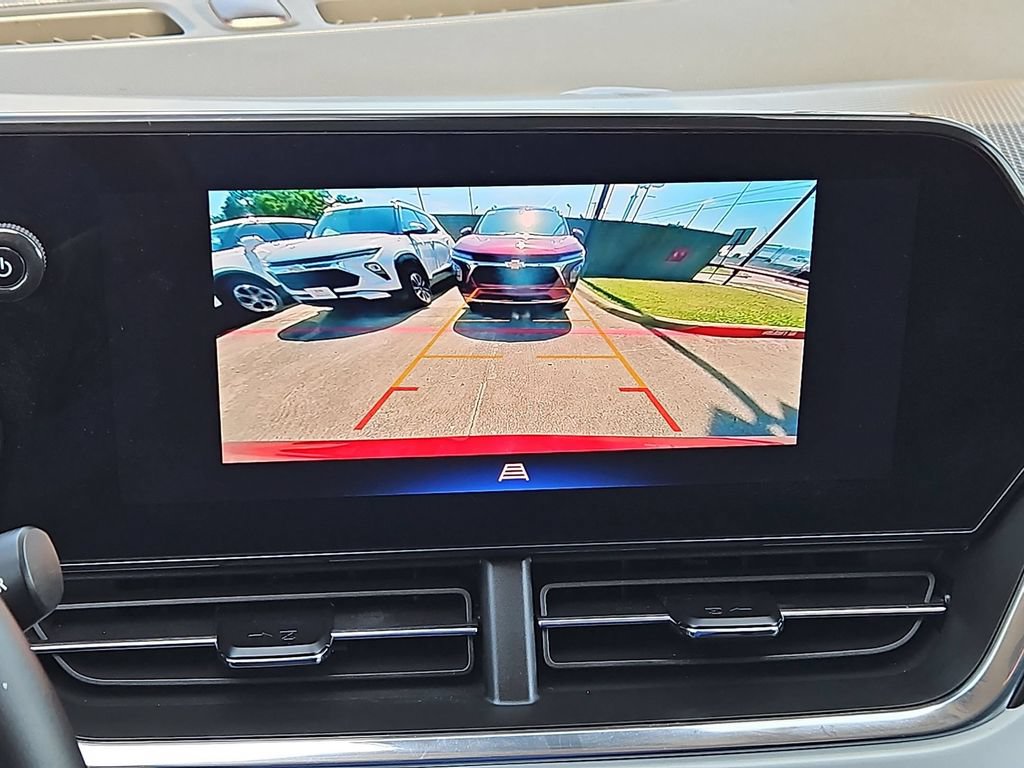 Used 2025 Chevrolet Trax LT w/ LT Convenience Package FWD image 18