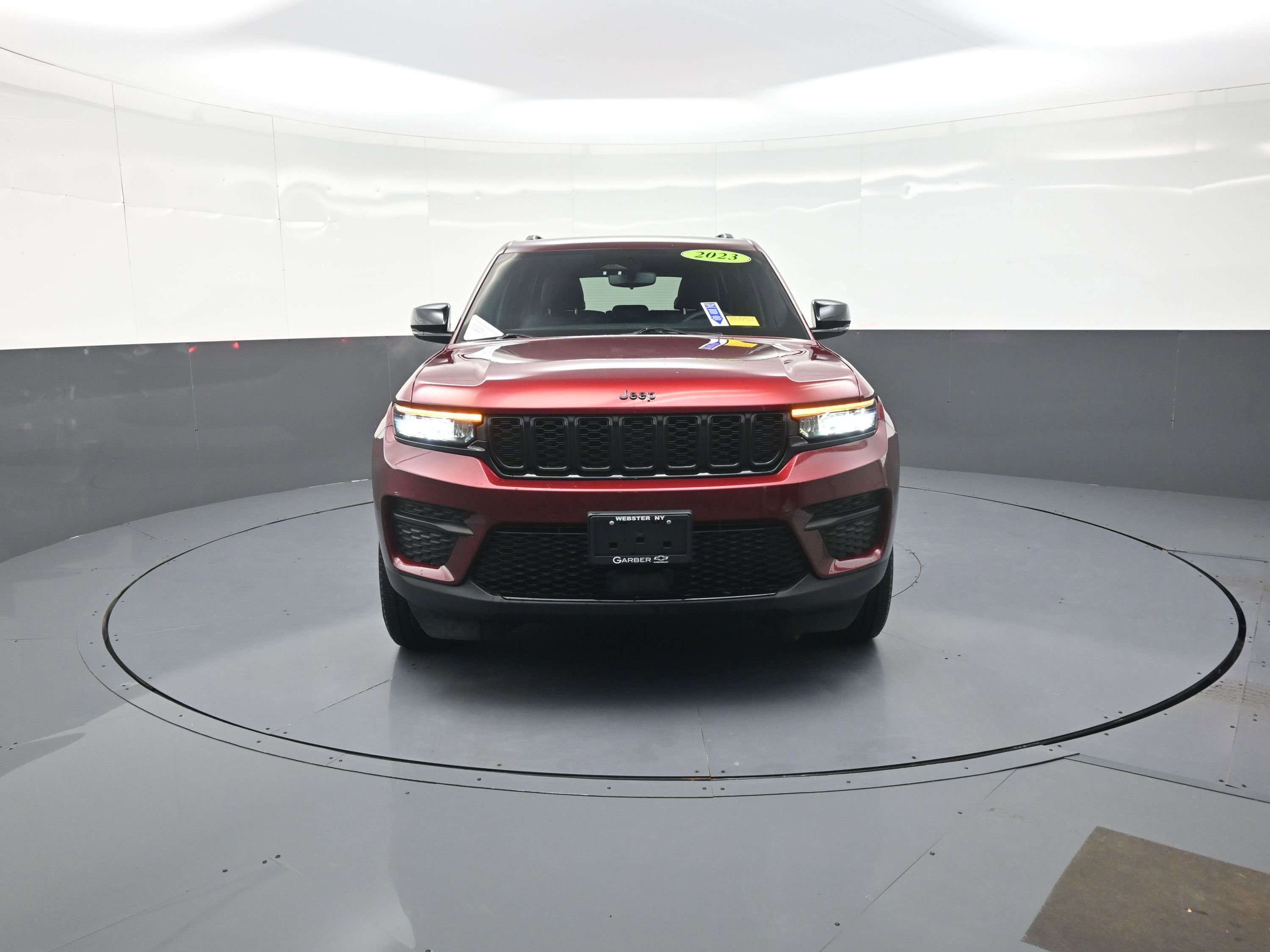 Used 2023 Jeep Grand Cherokee Altitude image 8