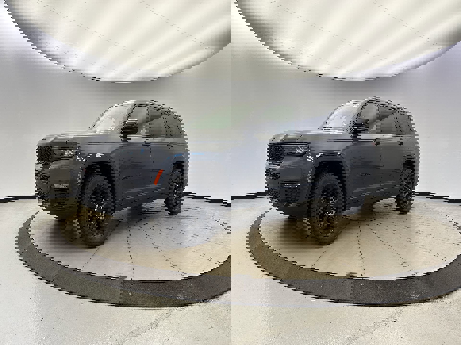 Used 2025 Jeep Grand Cherokee L Limited w/ Black Appearance Package image 1