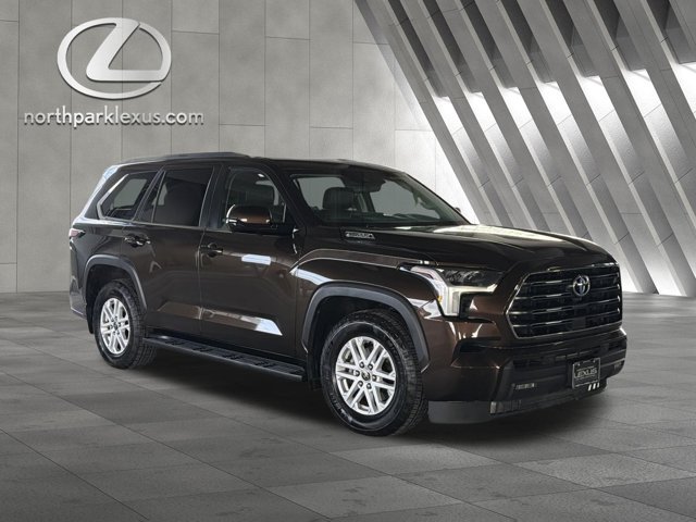 Used 2024 Toyota Sequoia SR5 w/ SR5 Premium Package AWD/4WD image 5