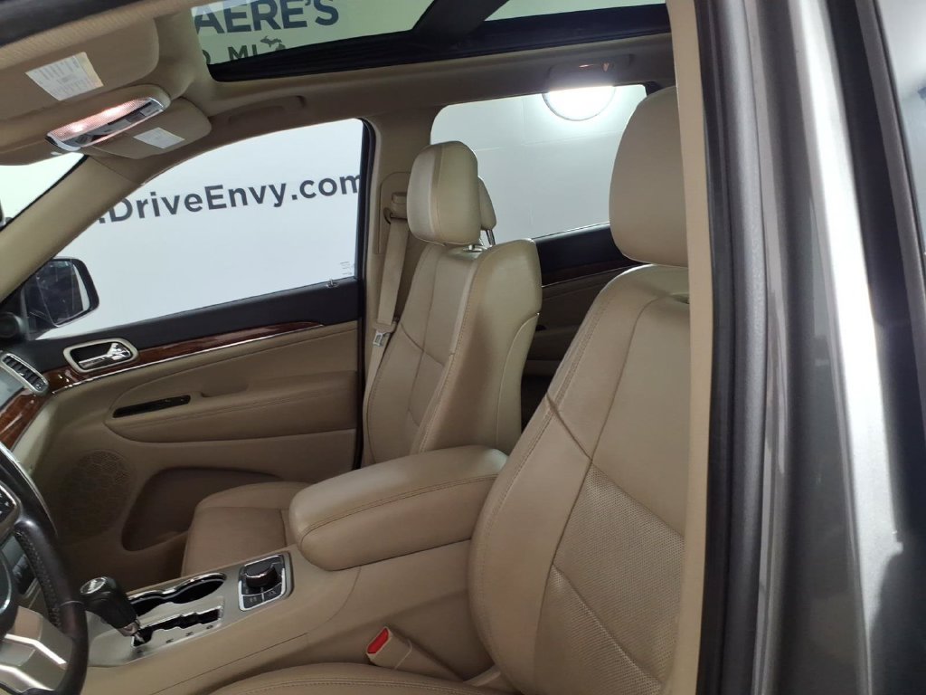 Used 2011 Jeep Grand Cherokee Limited w/ Trailer Tow Group IV AWD/4WD image 10