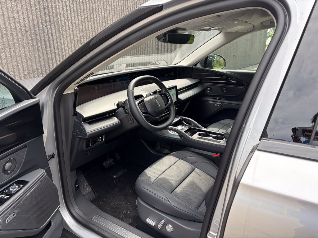 New 2026 Lincoln Nautilus Premier w/ Equipment Group 102A AWD/4WD image 10
