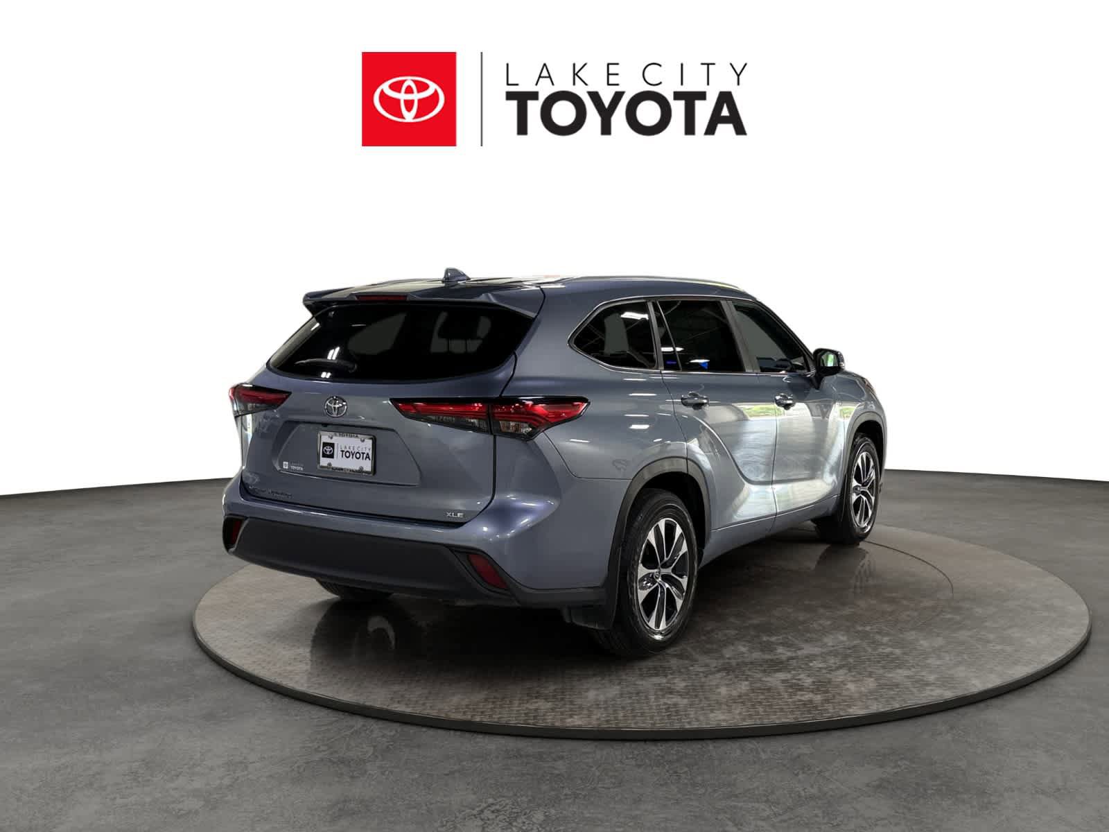 Used 2023 Toyota Highlander XLE FWD image 9