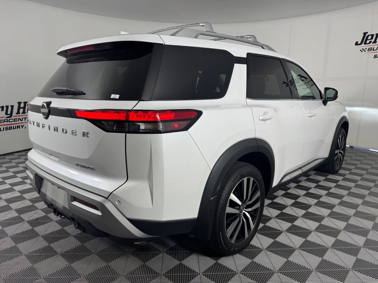 Used 2025 Nissan Pathfinder Platinum w/ Cargo Package FWD image 7