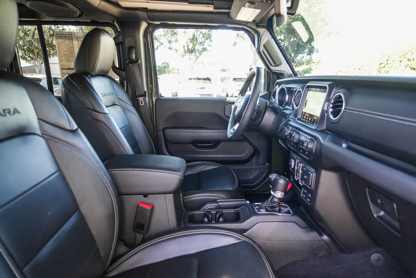 Used 2023 Jeep Wrangler Unlimited Sahara w/ Cold Weather Group AWD/4WD image 16