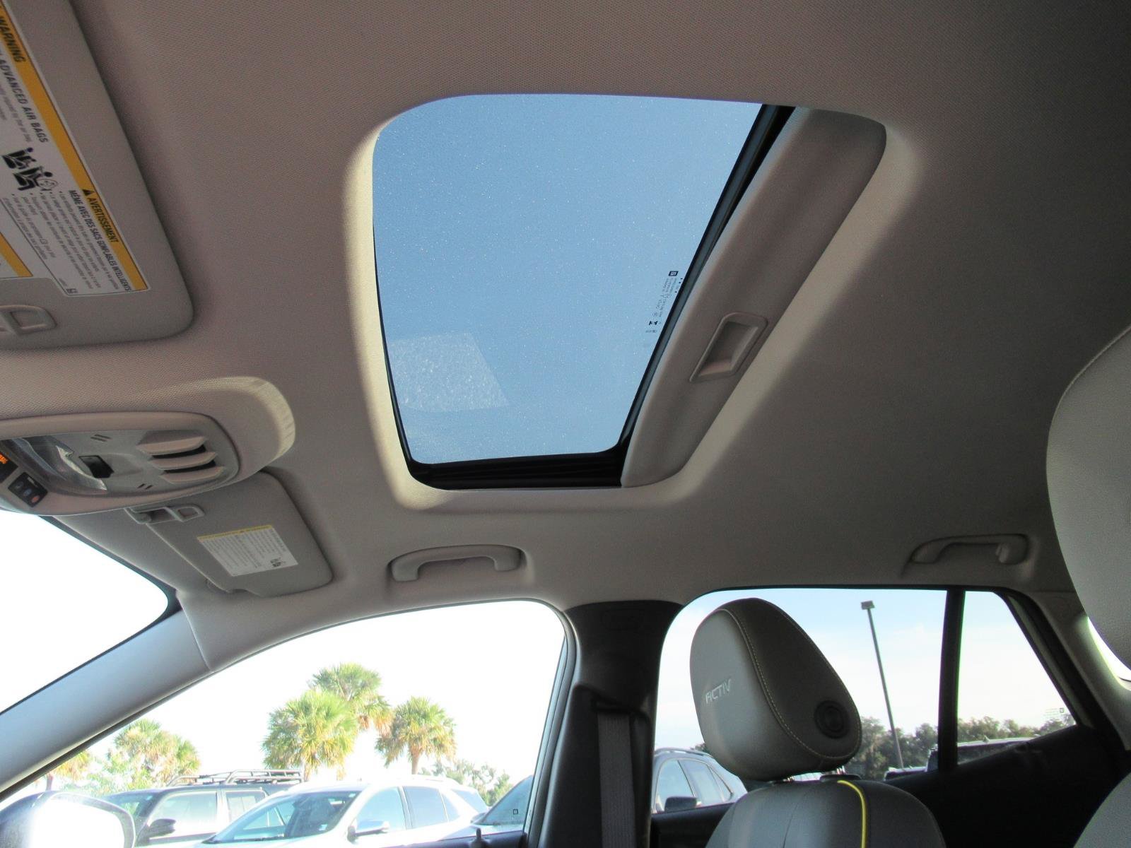 Used 2025 Chevrolet Trax ACTIV w/ Sunroof Package FWD image 17