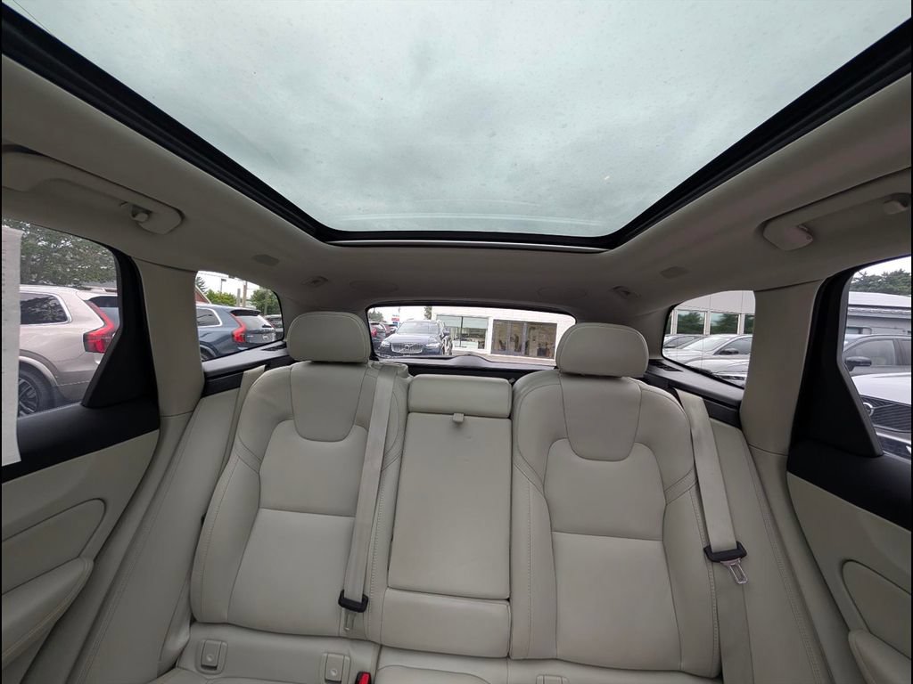 Certified 2024 Volvo XC60 T8 Ultimate w/ Protection Package Premier AWD/4WD image 16
