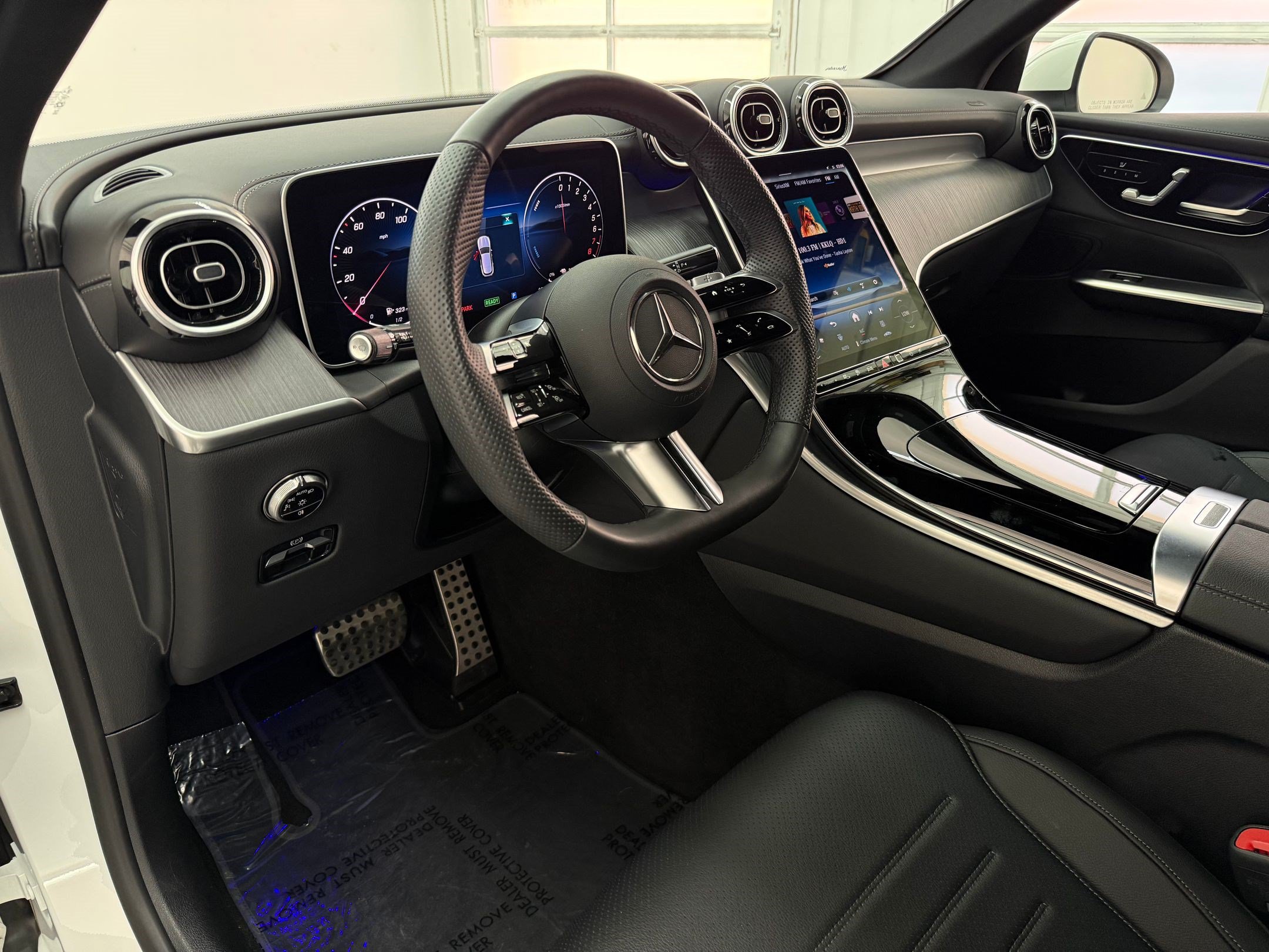 Certified 2025 Mercedes-Benz GLC 350e 4MATIC image 4