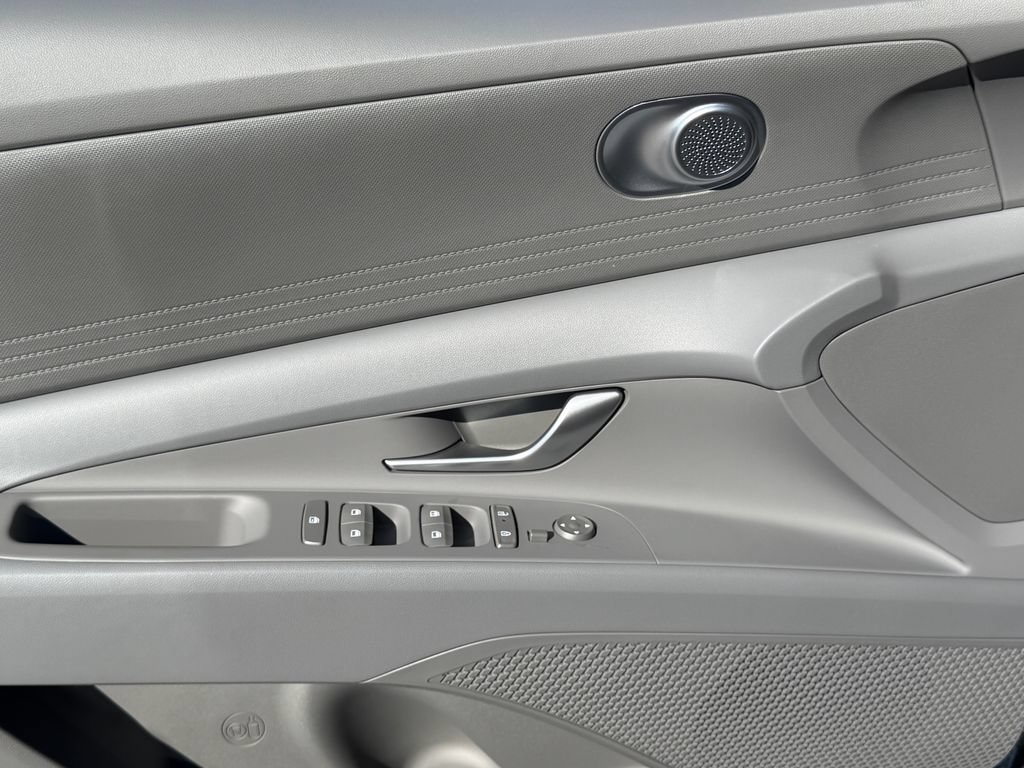 New 2026 Hyundai Elantra SE FWD image 28