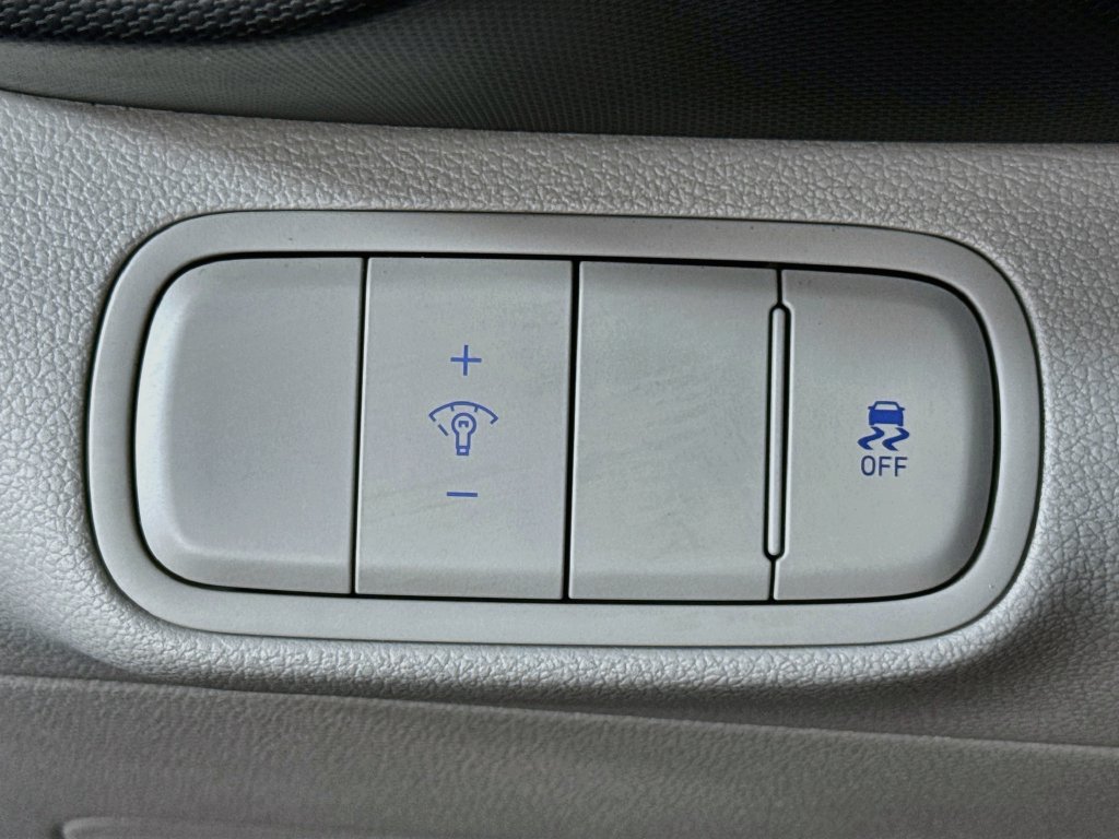 Used 2024 Hyundai Venue SEL FWD image 19