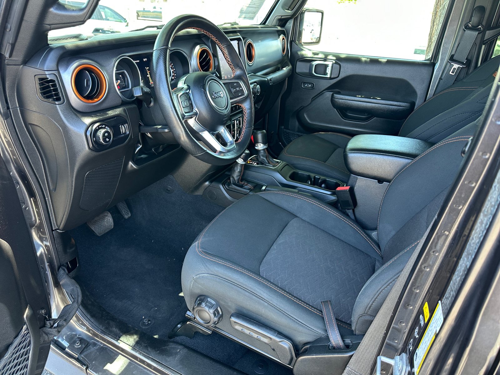 Used 2023 Jeep Gladiator Mojave AWD/4WD image 12