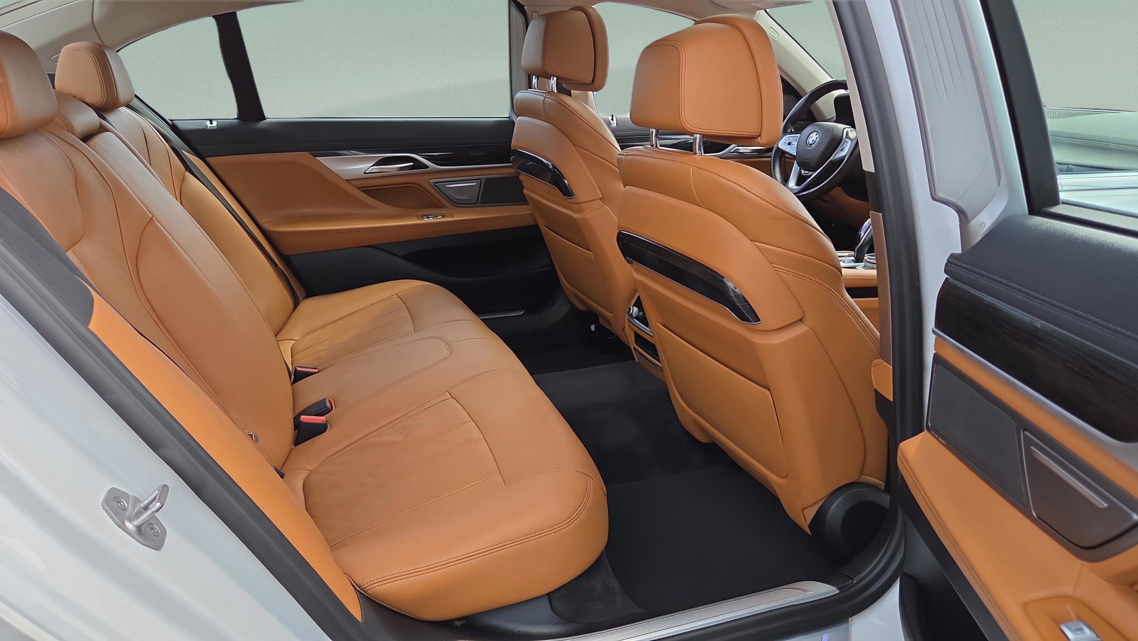 Used 2020 BMW 745e xDrive image 28