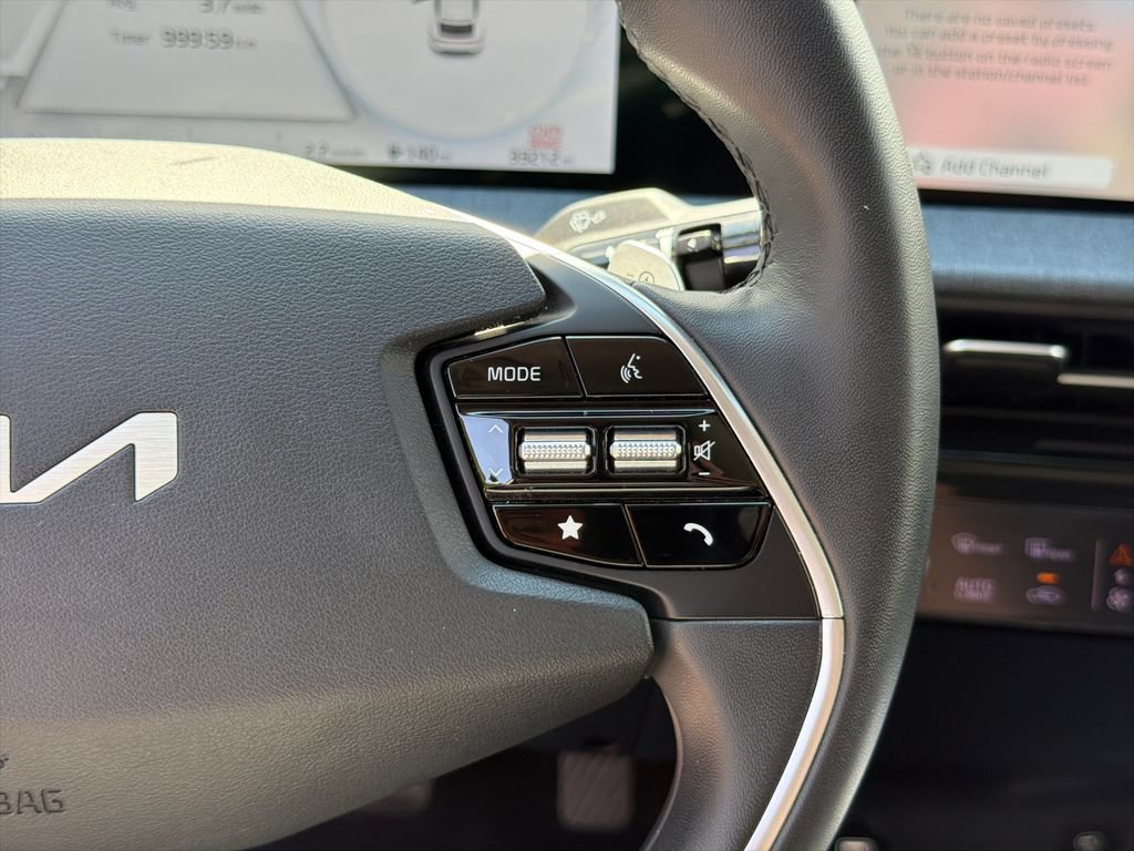 Used 2022 Kia EV6 Light RWD image 26