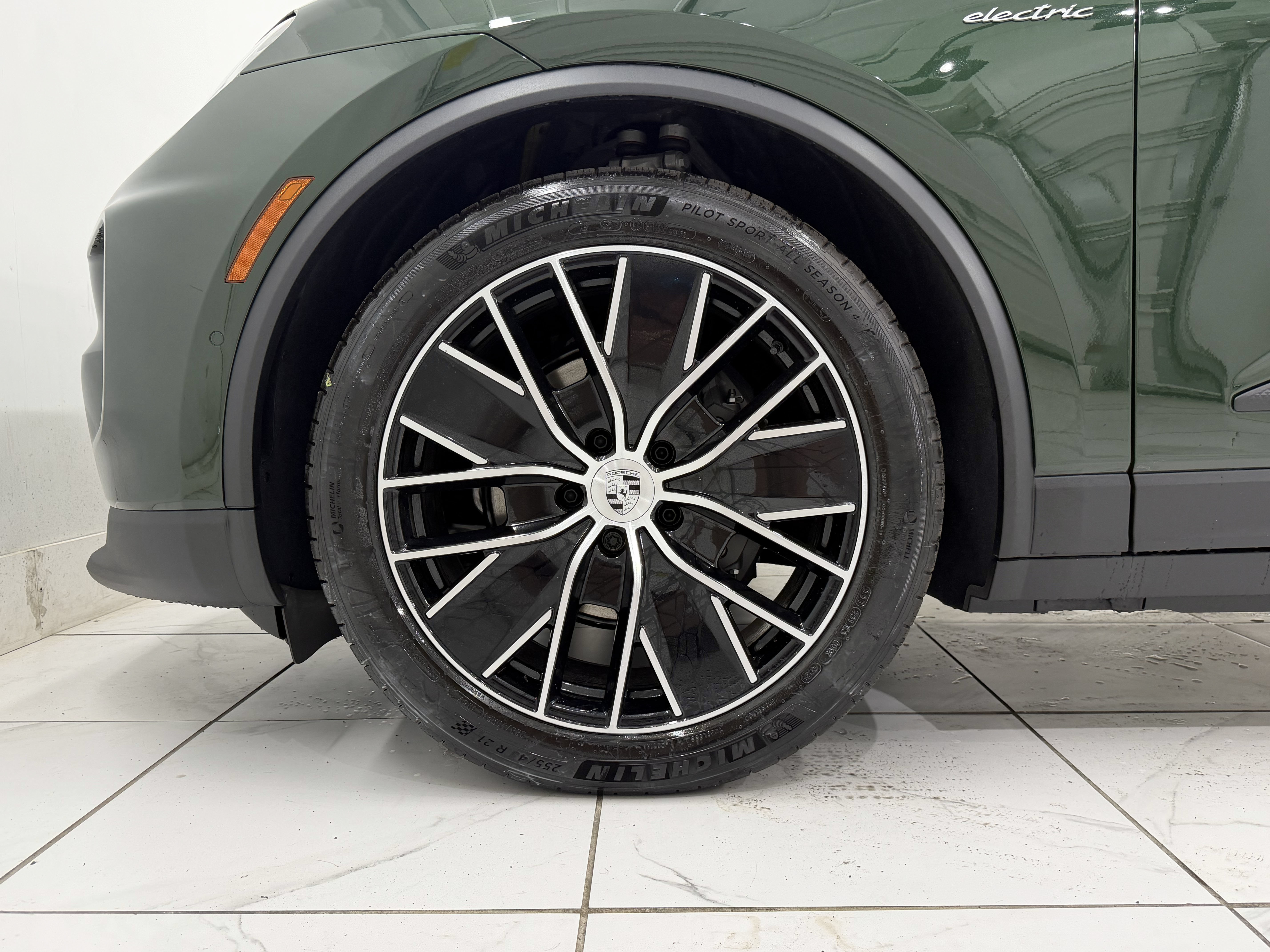 New 2026 Porsche Macan 4 Electric AWD/4WD image 16