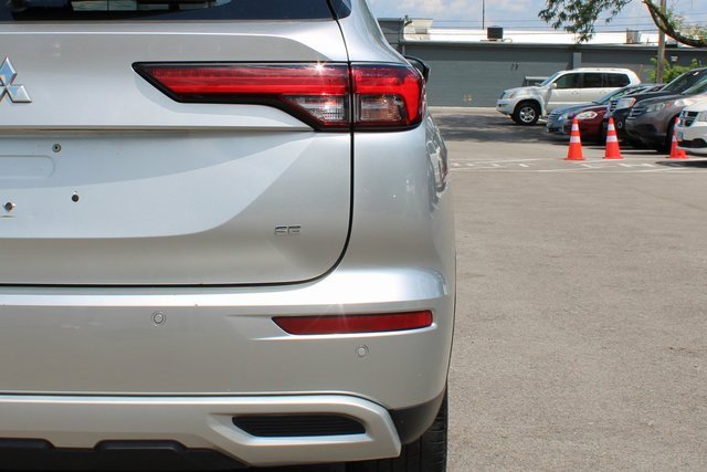 Used 2022 Mitsubishi Outlander SE image 48
