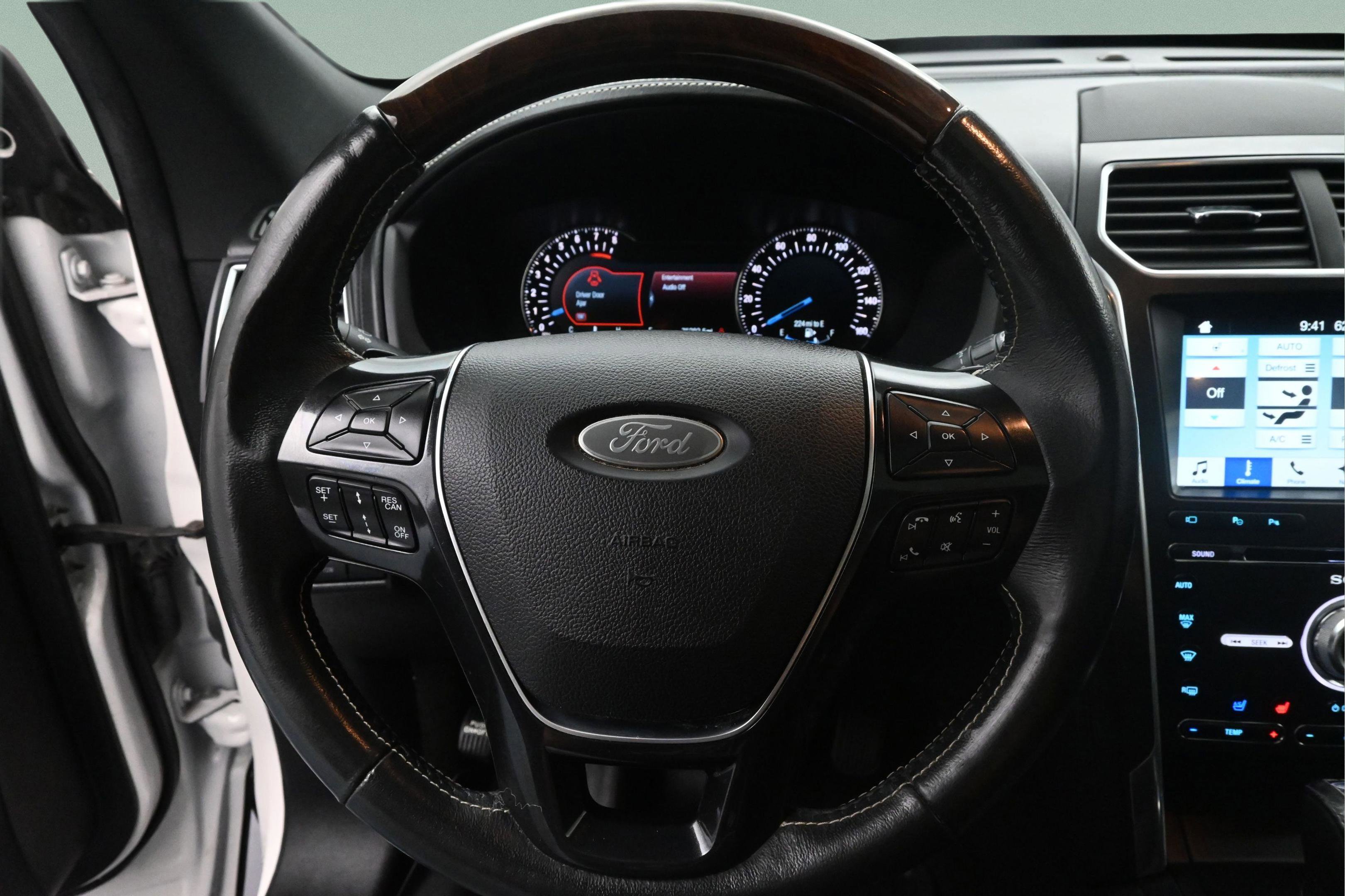 Used 2017 Ford Explorer Platinum AWD/4WD image 22