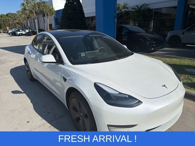 Used 2021 Tesla Model 3 Standard Range Plus image 4