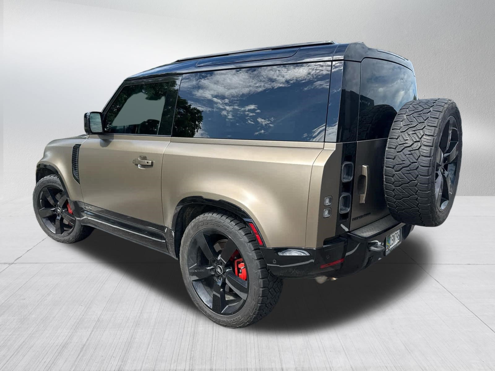 Used 2023 Land Rover Defender 90 X AWD/4WD image 3