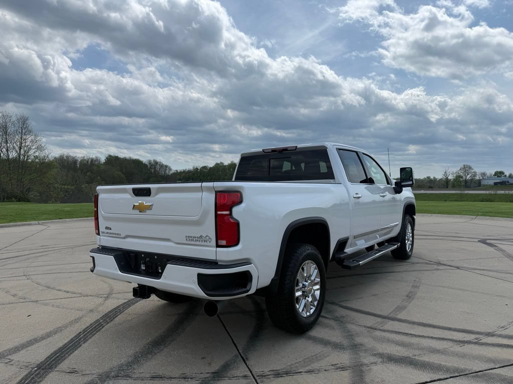 Used 2025 Chevrolet Silverado 2500 High Country w/ Technology Package AWD/4WD image 3