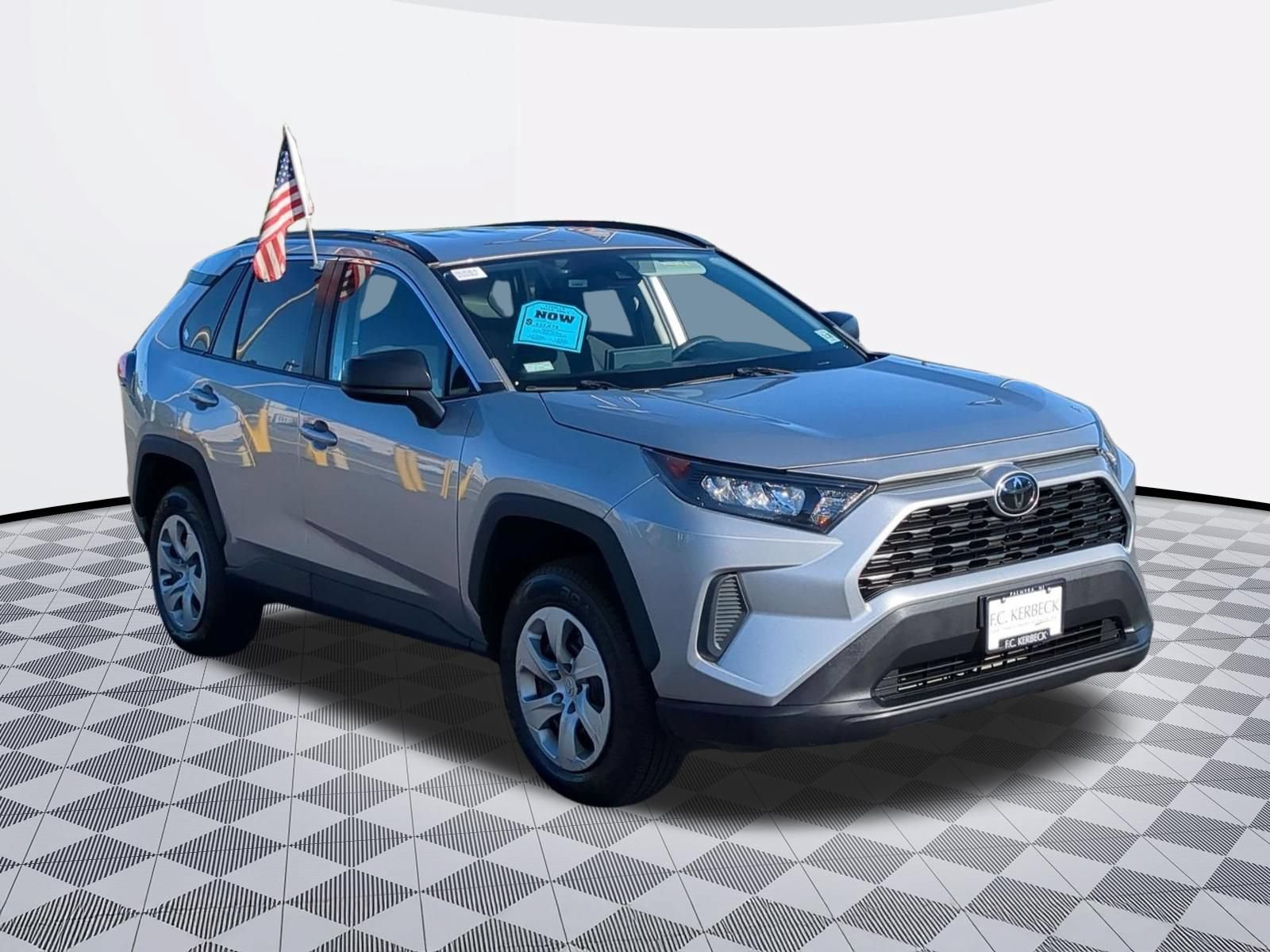 Used 2021 Toyota RAV4 LE AWD/4WD image 2