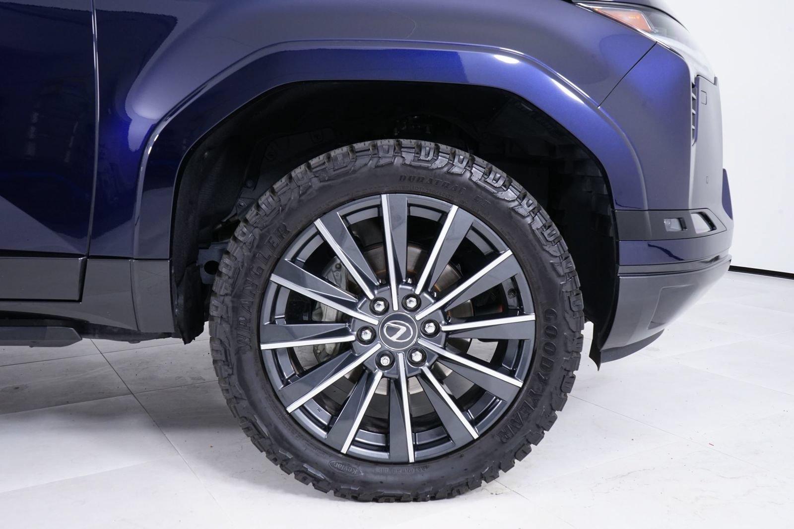 Used 2025 Lexus GX 550 w/ Accessory Package (2T) AWD/4WD image 15
