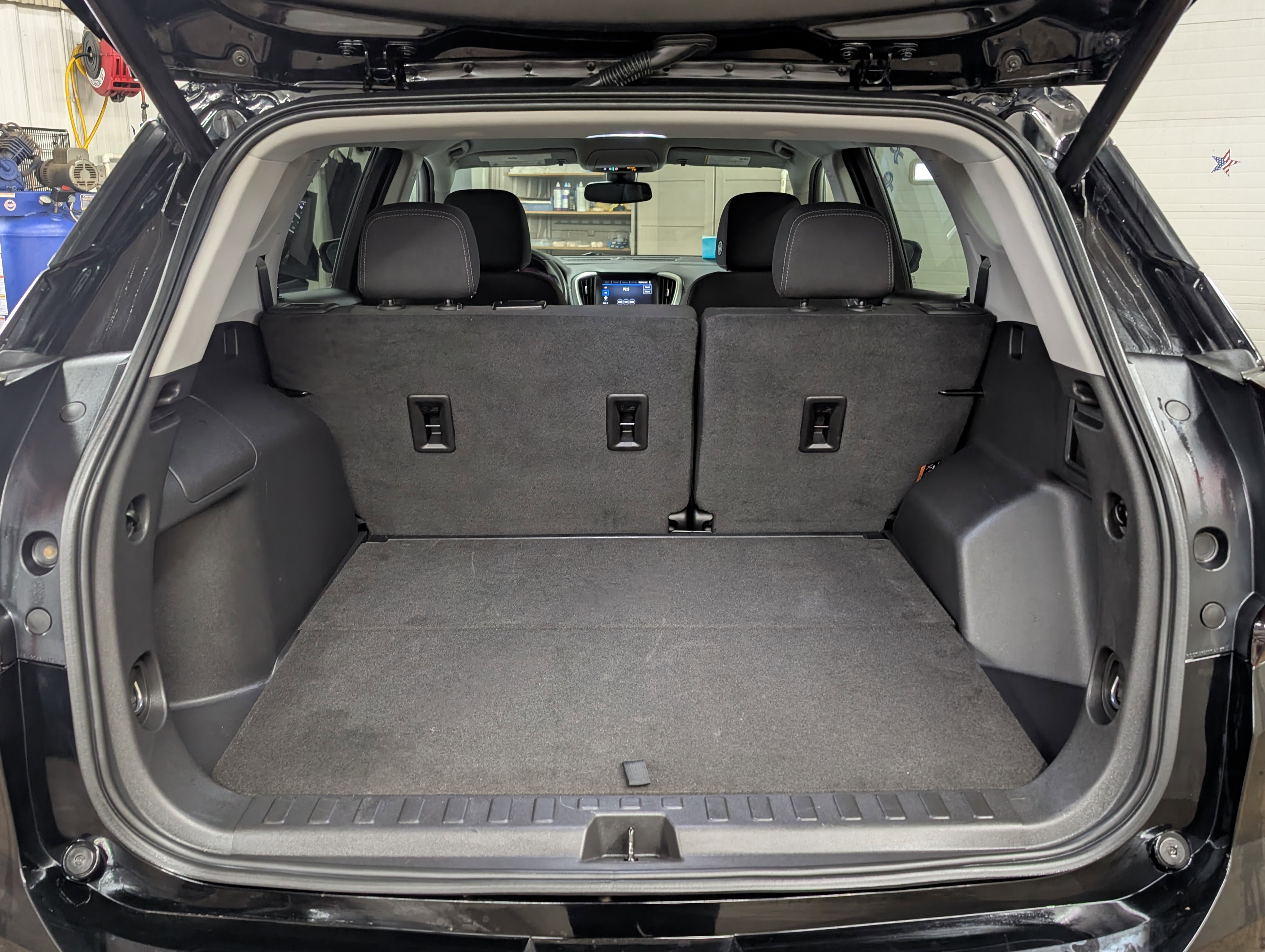 Used 2023 GMC Terrain SLE w/ Driver Convenience Package image 27