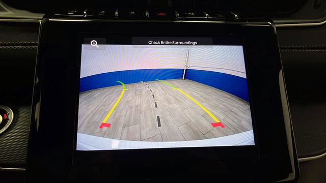 Used 2025 Jeep Grand Cherokee Altitude AWD/4WD image 13