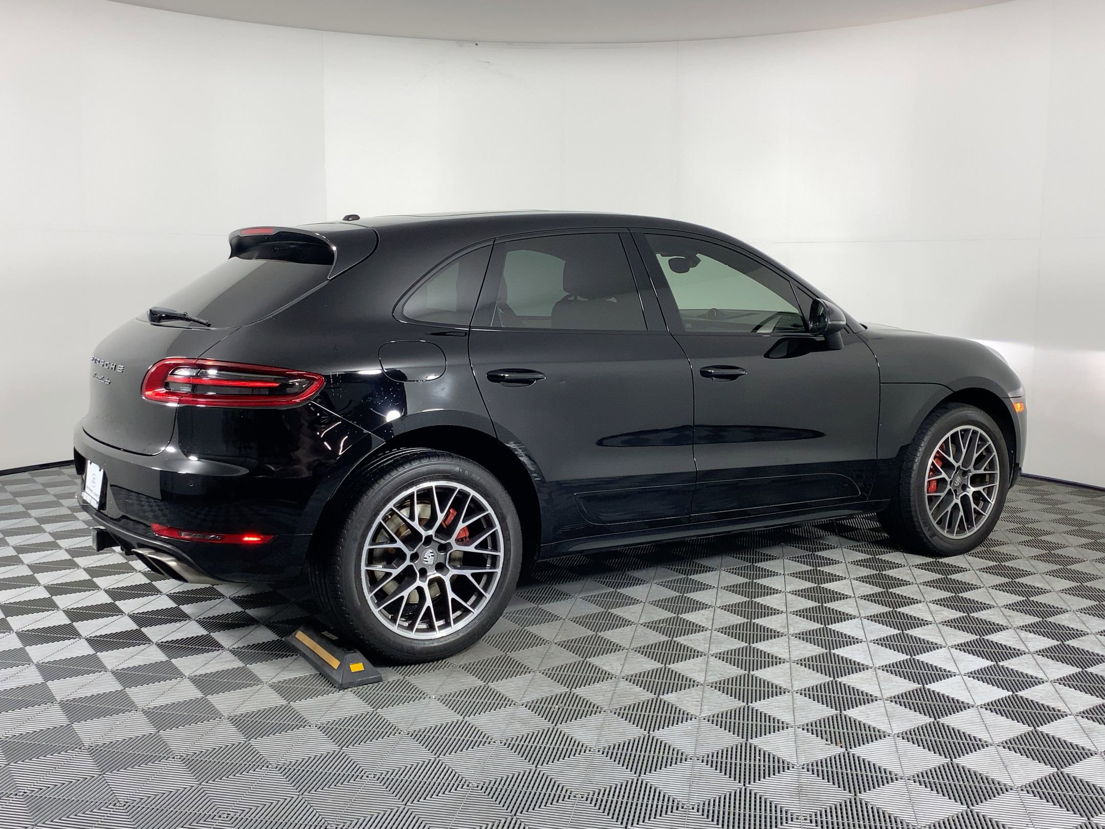 Used 2018 Porsche Macan Turbo w/ Premium Package Plus image 8