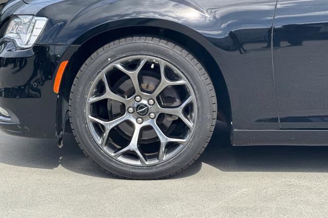 Used 2018 Chrysler 300 S w/ 300S Premium Group 2 image 34
