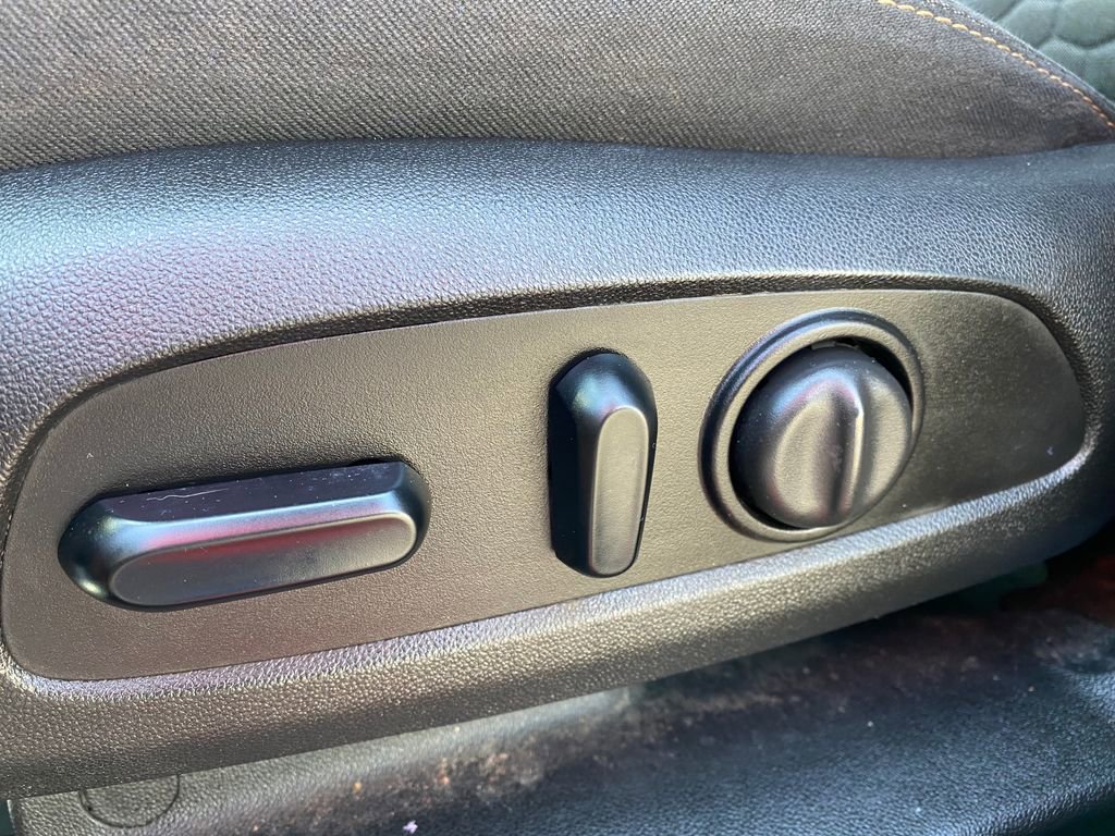 Used 2018 Chevrolet Equinox LT FWD image 11