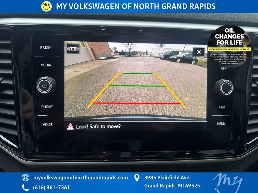 Certified 2023 Volkswagen Atlas Cross Sport SEL R-Line AWD/4WD image 23