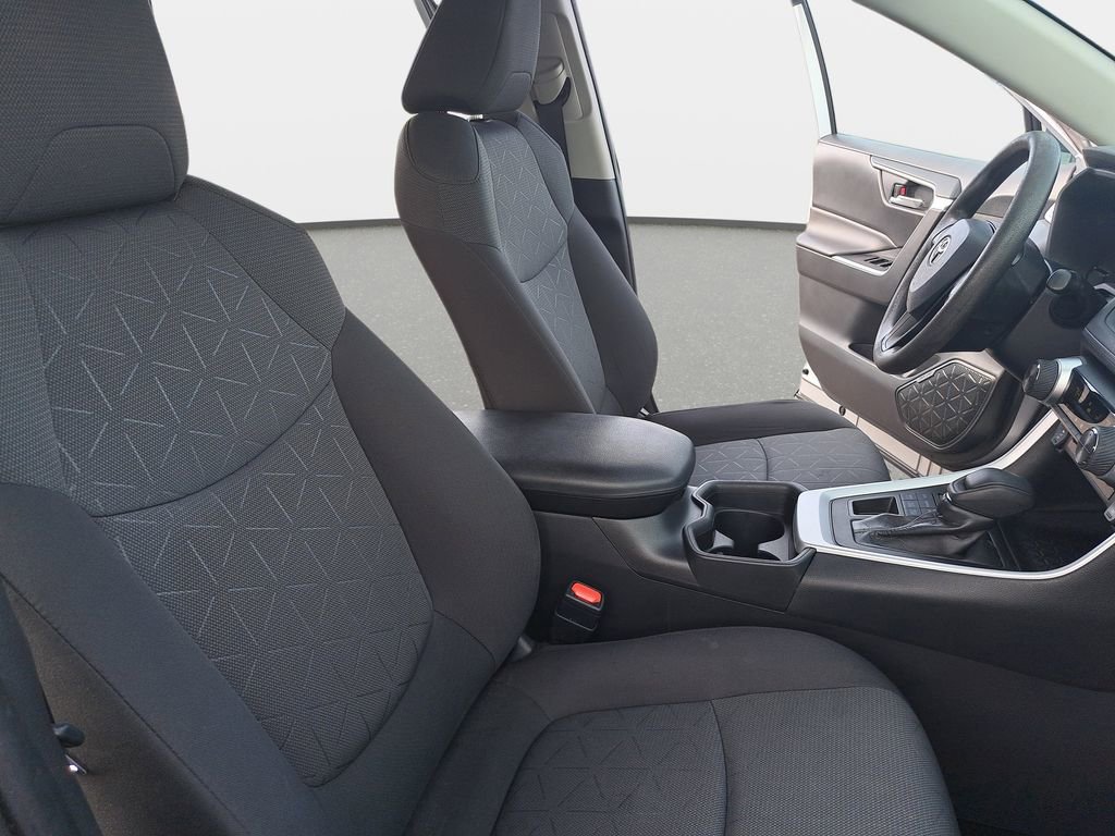 Used 2021 Toyota RAV4 XLE w/ Carpet Mat Package (TMS) AWD/4WD image 11