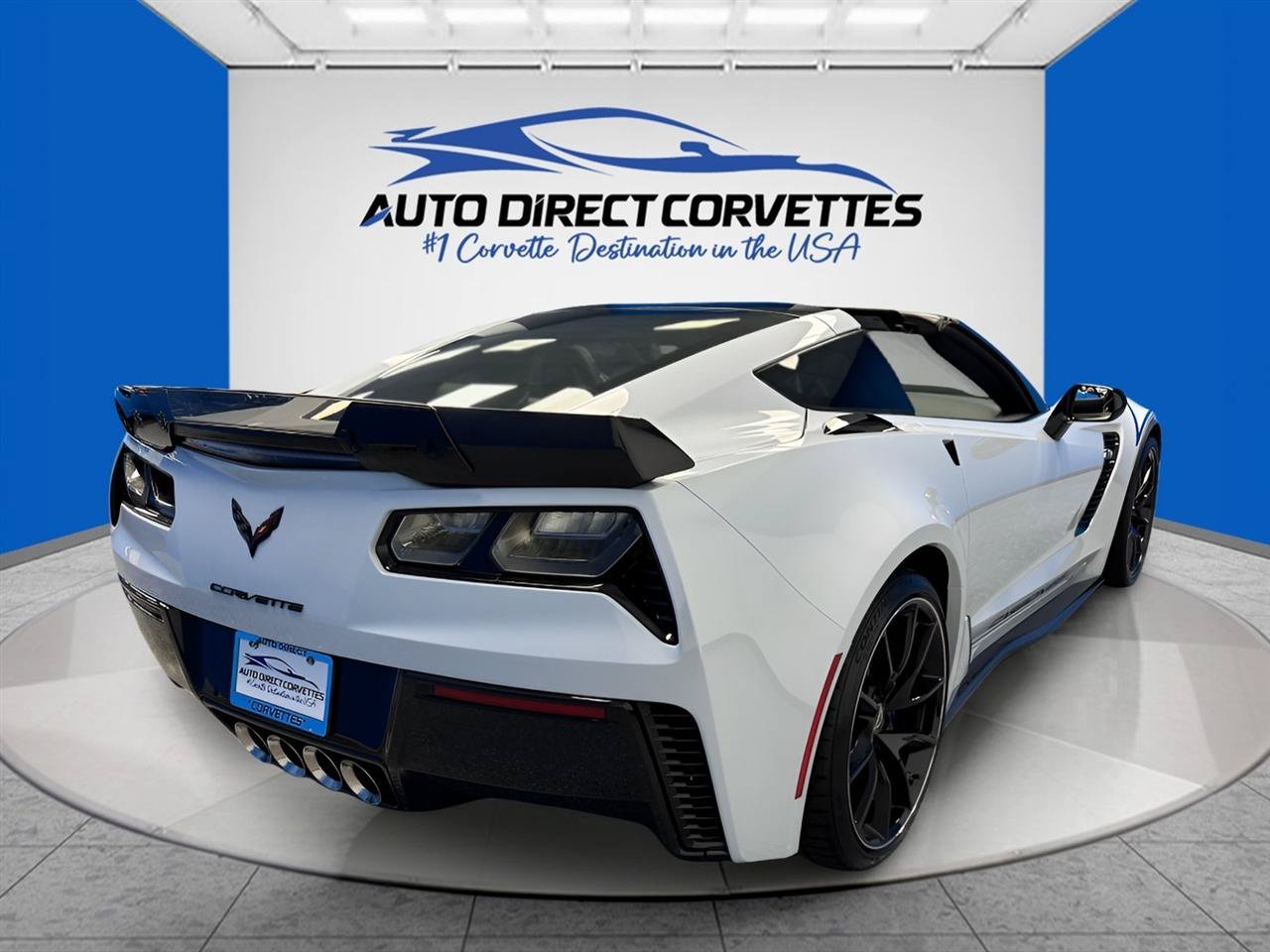 Used 2018 Chevrolet Corvette Z06 w/ Carbon 65 Edition RWD image 10