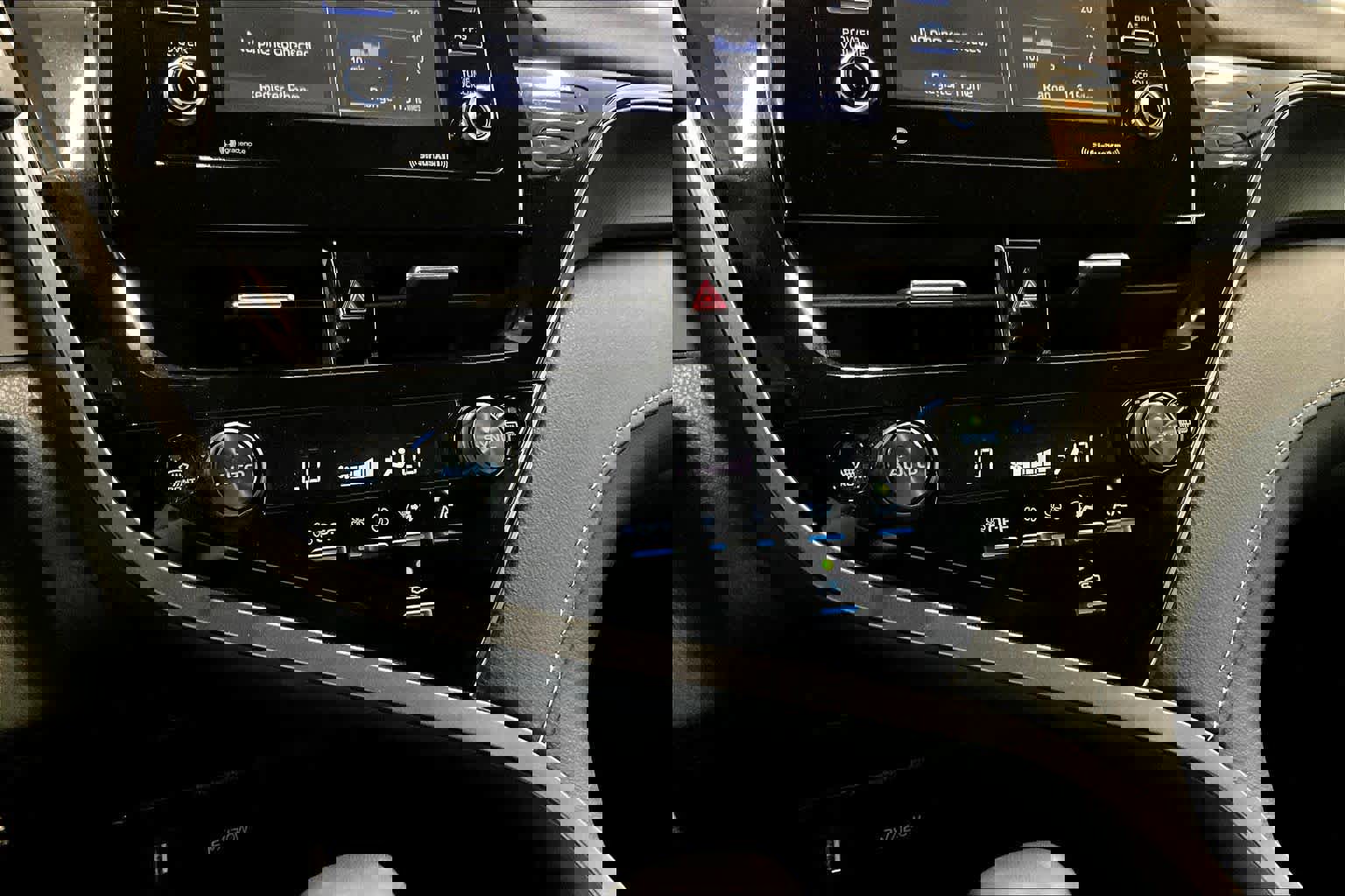 Used 2024 Toyota Camry SE FWD image 34