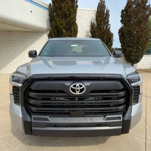 Used 2025 Toyota Tundra SR w/ SR Tow Package AWD/4WD image 8