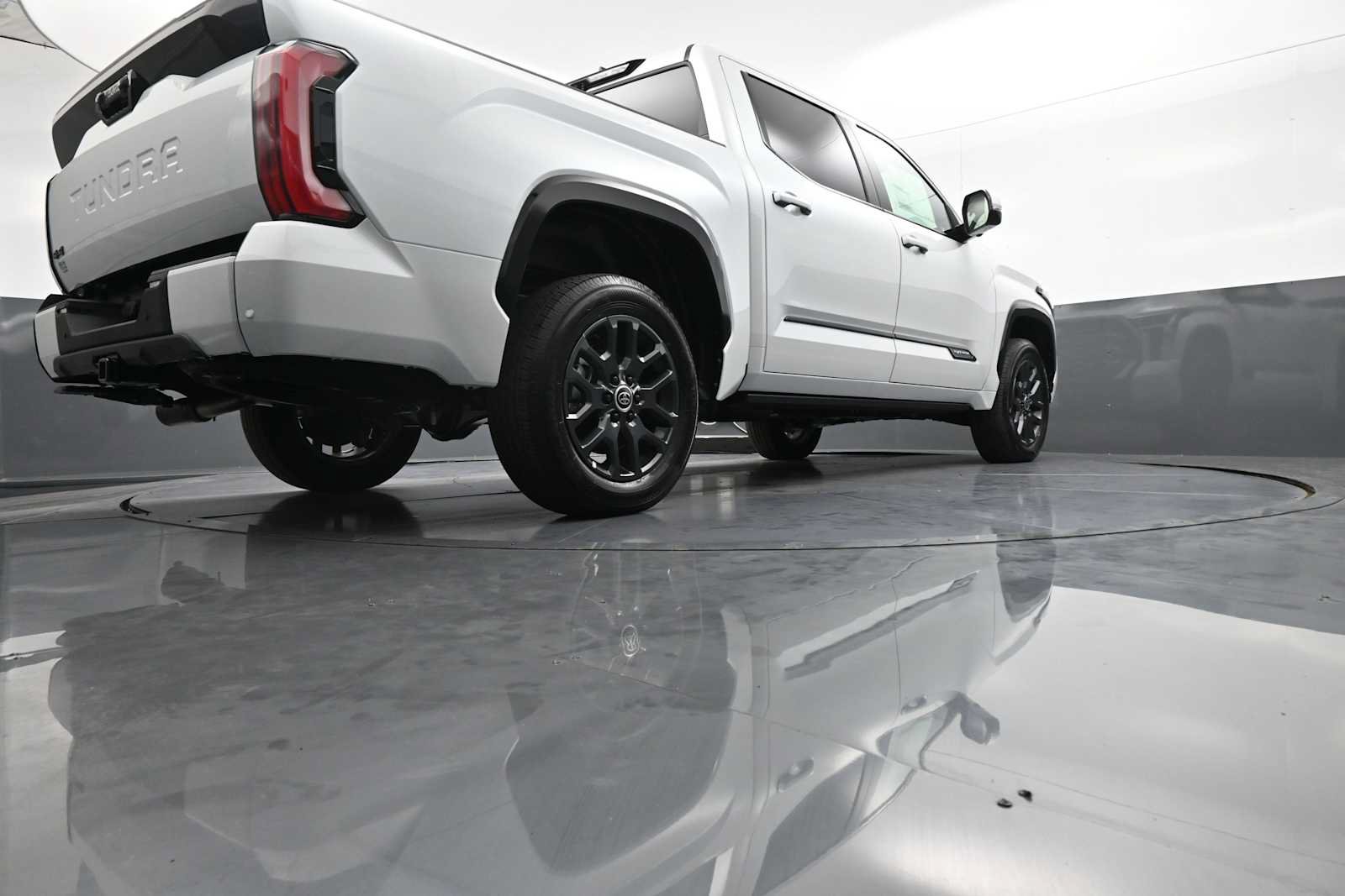New 2024 Toyota Tundra Platinum AWD/4WD image 30