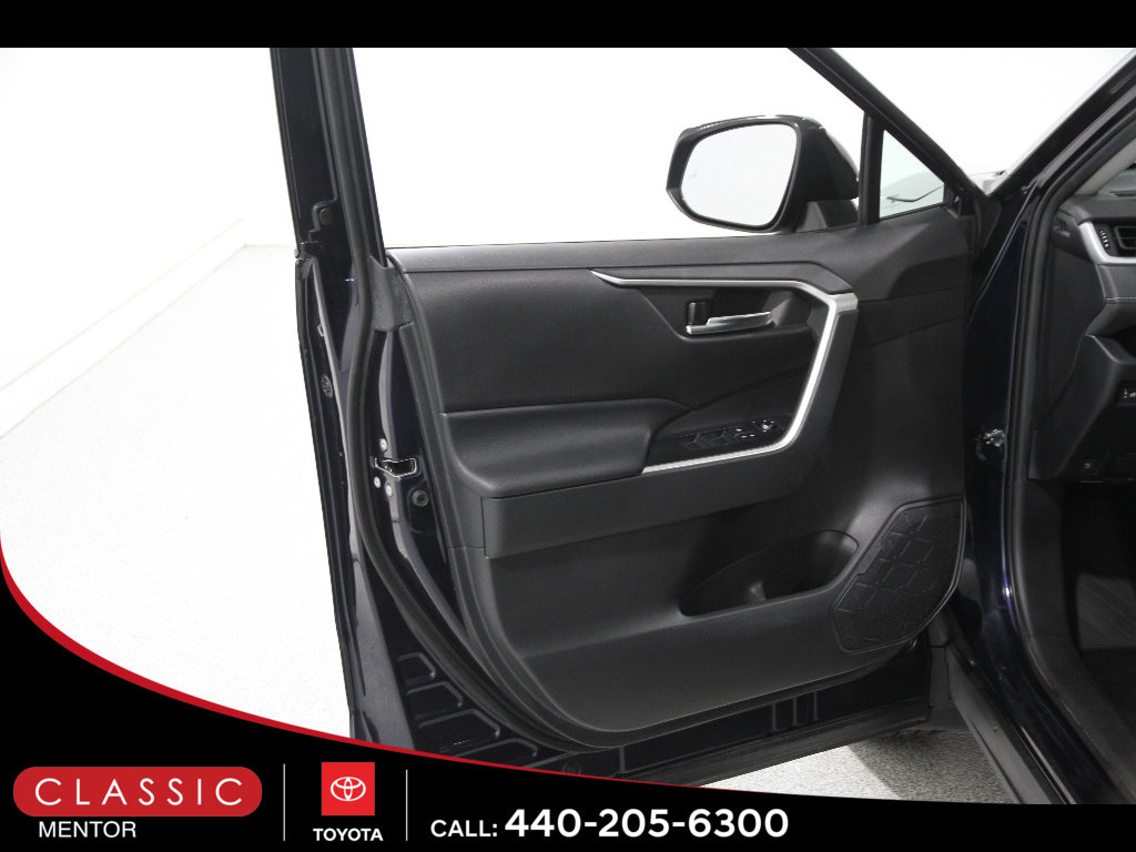 Certified 2020 Toyota RAV4 XLE w/ Convenience Package AWD/4WD image 4