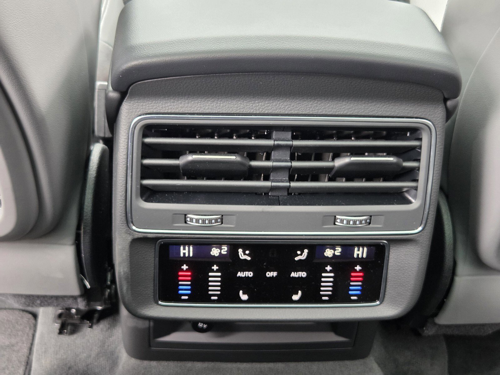 Used 2025 Audi SQ7 Prestige AWD/4WD image 11