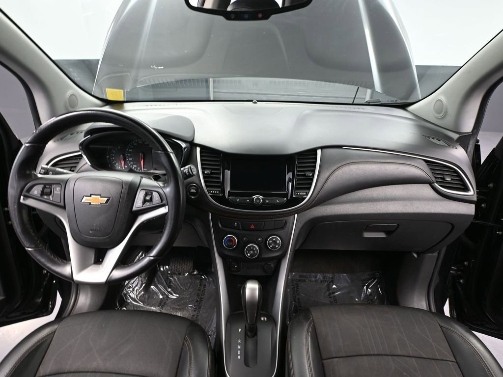 Used 2020 Chevrolet Trax LT w/ LT Convenience Package AWD/4WD image 24