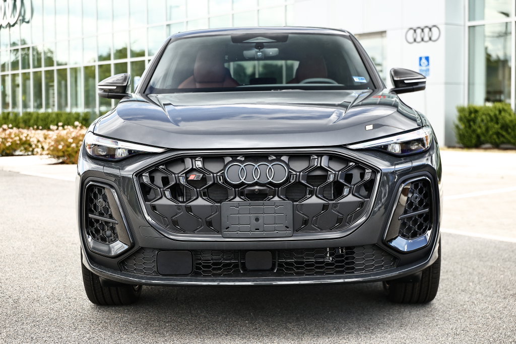 New 2026 Audi SQ5 Prestige AWD/4WD image 13