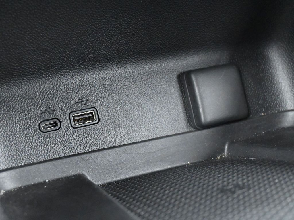 Used 2025 Chevrolet Traverse LT image 26