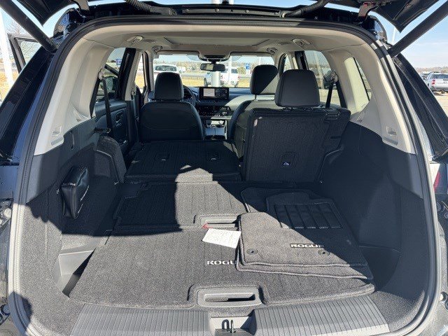 Used 2024 Nissan Rogue SL w/ SL Premium Package image 30