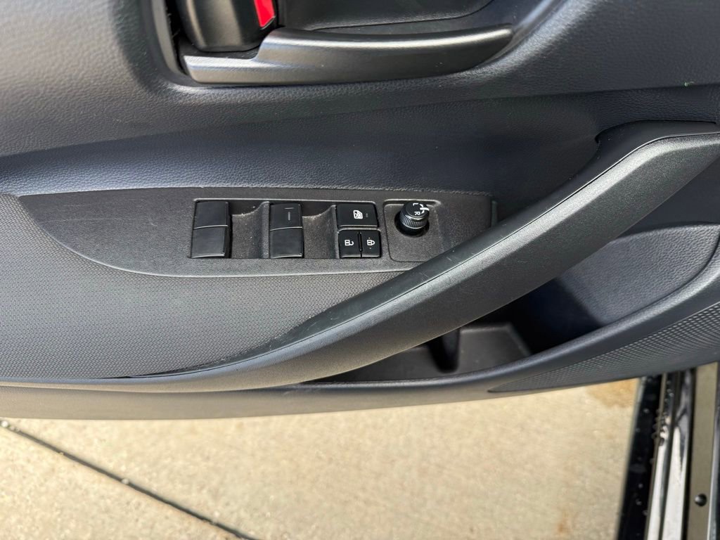 Used 2025 Toyota Corolla LE image 26
