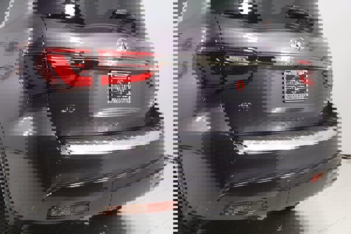 Used 2023 INFINITI QX80 Premium Select w/ All-Season Package image 23