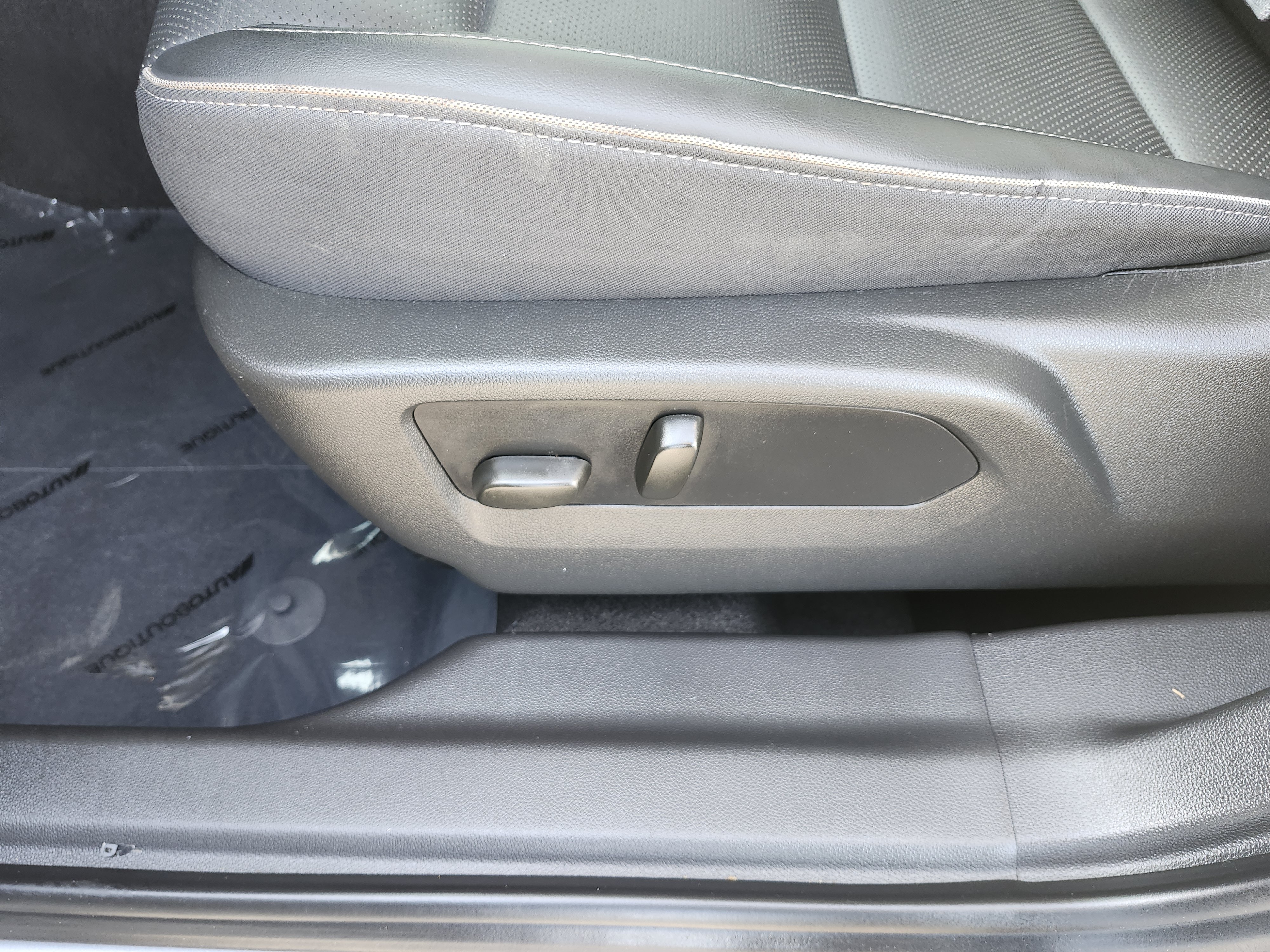 Used 2023 Buick Envision Essence FWD image 25