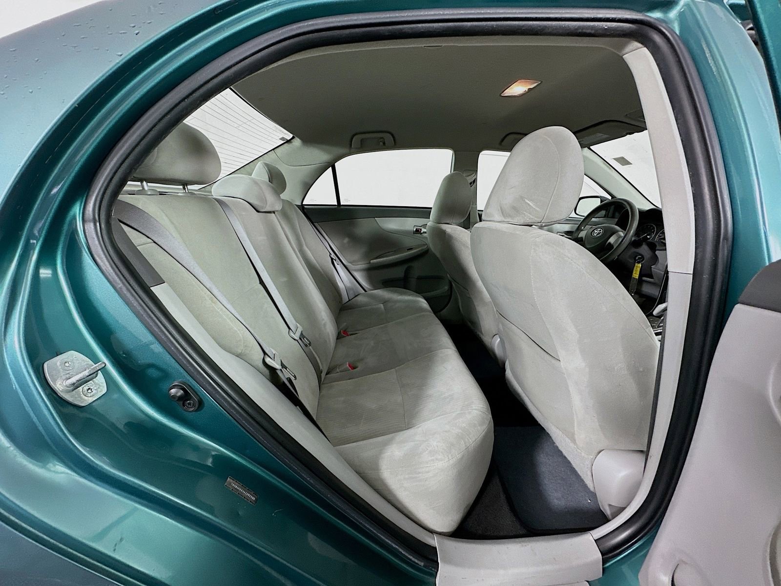 Used 2010 Toyota Corolla LE image 24