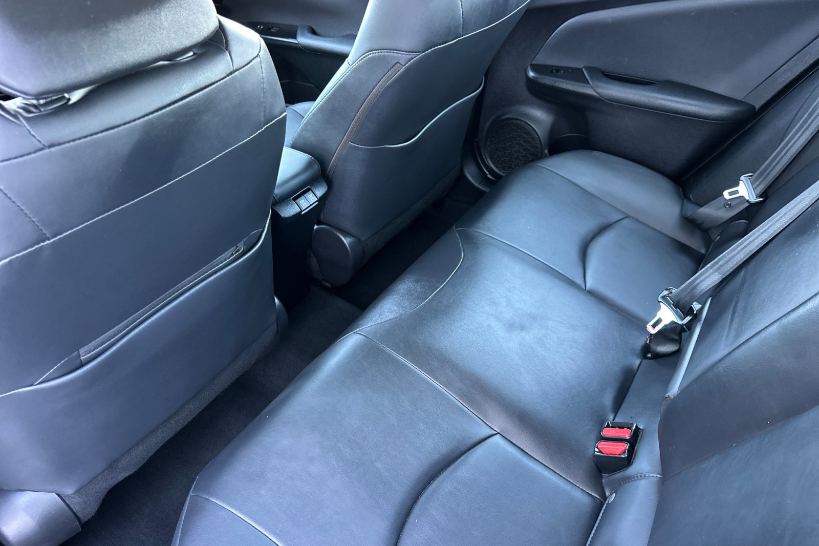 Used 2022 Toyota Prius L Eco image 9