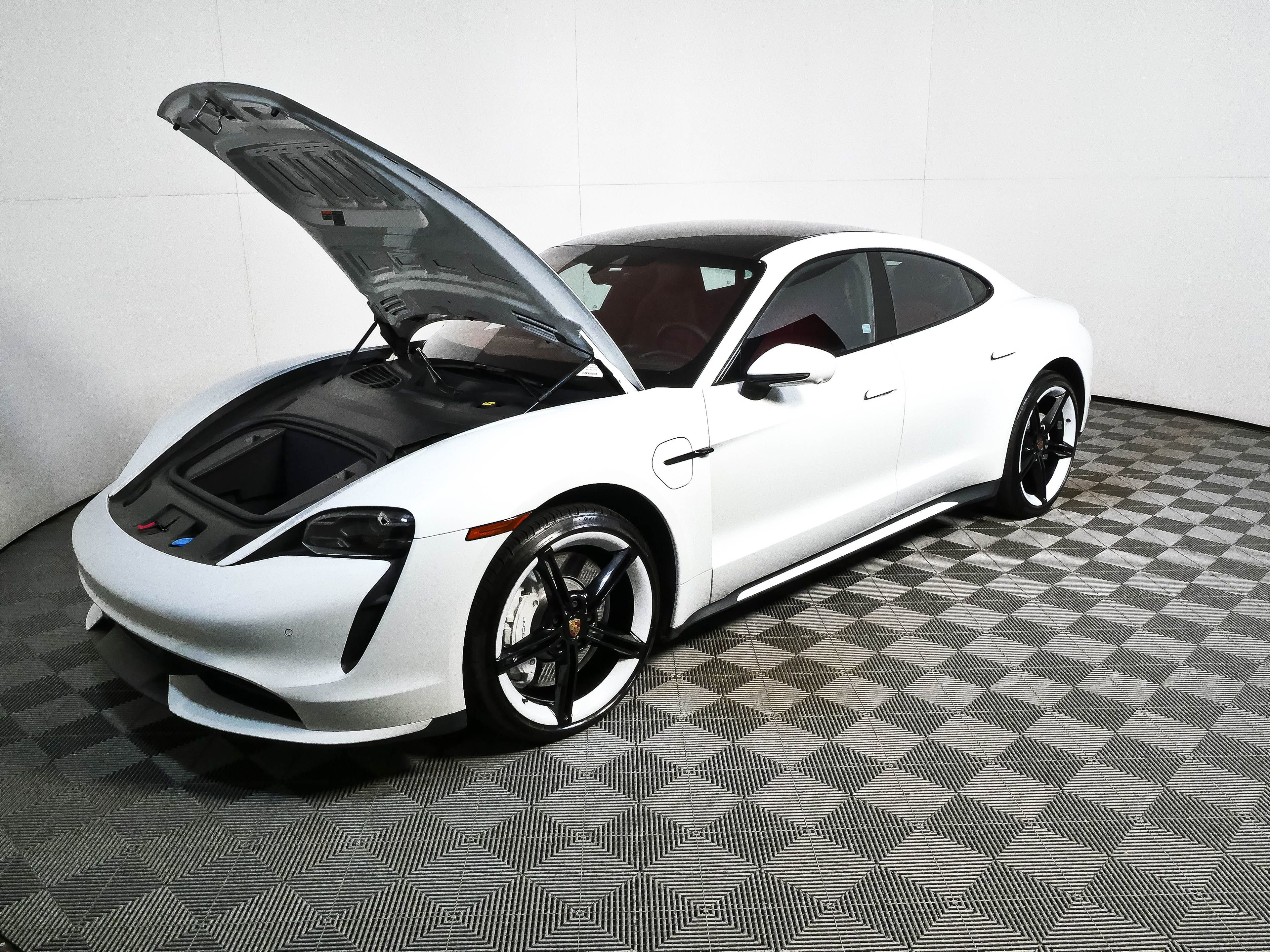 Certified 2021 Porsche Taycan Turbo w/ Premium Package AWD/4WD image 35