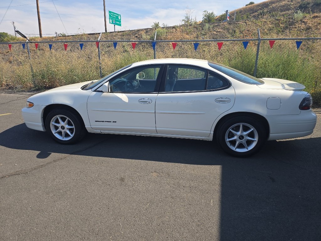 Used 2002 Pontiac Grand Prix SE w/ Widetrack Smart Pkg FWD image 4