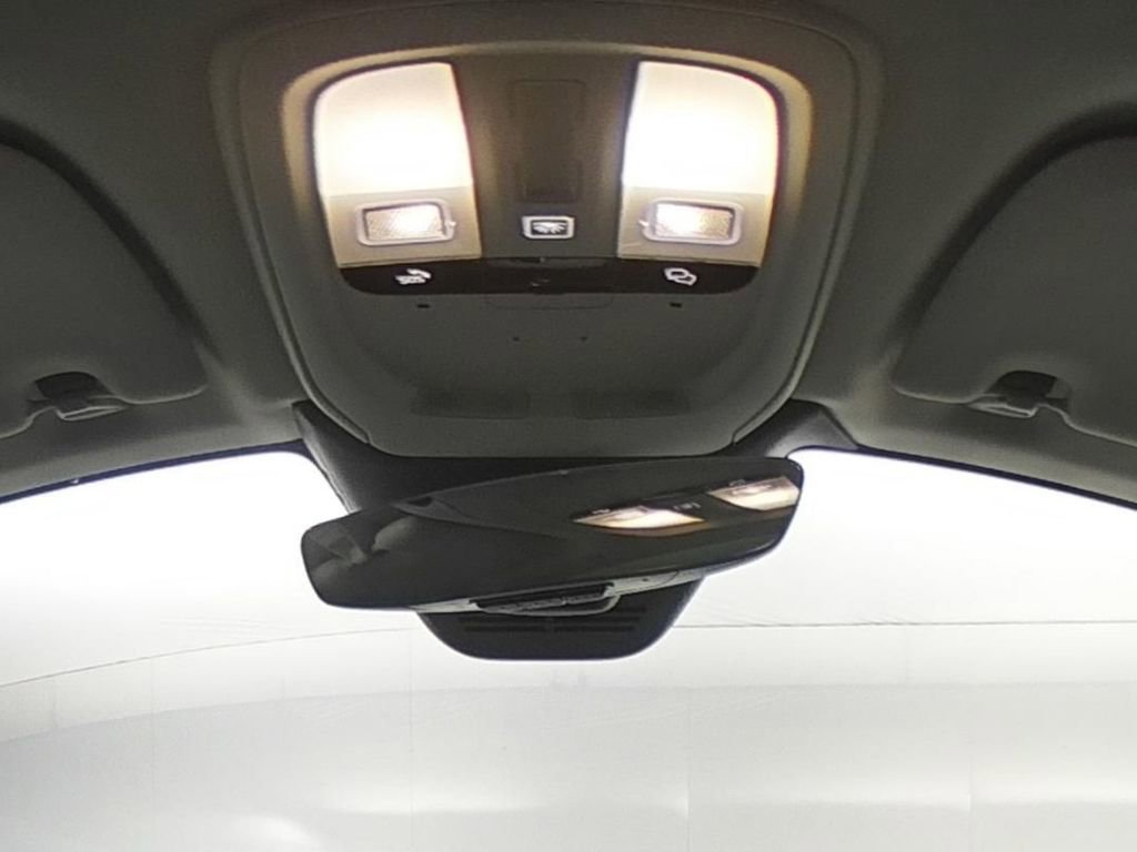 Used 2025 Volvo XC60 B5 Plus w/ Climate Package image 17